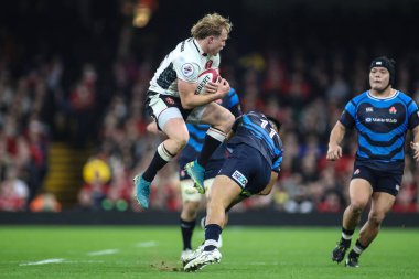 Galler 'den Blair Murray, 15 Kasım 2025' te İngiltere 'nin Cardiff şehrindeki Principality Stadyumu' nda oynanan Galler - Japonya maçı sırasında topa atlıyor. 