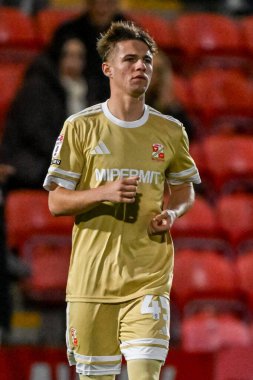 Swindon Town 'dan Harry Gray 15 Kasım 2025' te İngiltere 'nin Highbury Stadyumu' nda Fleetwood Town 'a karşı Fleetwood Town maçında 