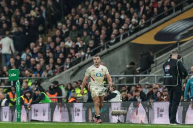 İngiltere 'nin Ben Earl' ü, İngiltere 'nin Yeni Zelanda' ya karşı oynadığı 15 Kasım 2025 tarihli Quilter Nations Serisi 2025 maçında Twickenham, İngiltere 'deki Allianz Stadyumu' nda çöpe atıldı. 