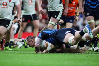 Galler 'den Nick Tompkins, 15 Kasım 2025' te İngiltere 'nin Cardiff kentindeki Principality Stadyumu' nda oynanan Galler - Japonya maçı sırasında takımı için bir deneme yaptı. 