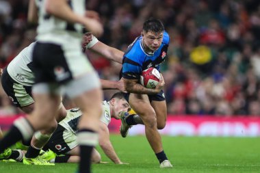 Japonya 'dan Charlie Lawrence, 15 Kasım 2025 tarihinde İngiltere' nin Cardiff şehrindeki Principality Stadyumu 'nda oynanan Galler - Japonya maçı sırasında ara verdi. 