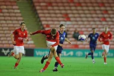 Barnsley FC U18 'in U18 Gençler Kupası' ndaki çekimlerinden Max Rayner 17 Kasım 2025 'te Oakwell, Barnsley, İngiltere' de Barnsley-Mansfield Town maçında 2. 