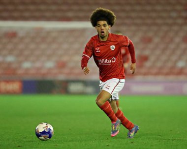Barnsley FC U18 's takımından Marley Hicken-Smith 17 Kasım 2025' te Oakwell, Barnsley, İngiltere 'de oynanan FA Youth Cup U18 karşılaşmasında Barnsley - Mansfield Town maçını izledi. 