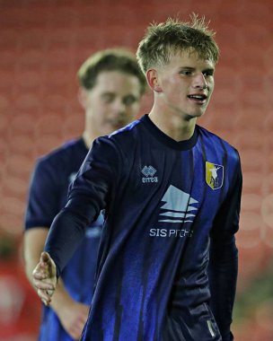 Mansfield Town U18 takımından Charlie Cheetham 17 Kasım 2025 'te Oakwell, Barnsley, İngiltere' de oynanan Mansfield Town maçının 2. turu sonrasında 