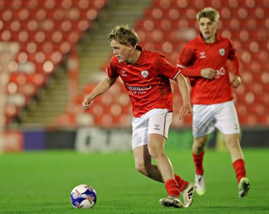 Barnsley FC U18 'den Charlie Price 17 Kasım 2025' te İngiltere 'nin Oakwell kentinde oynanan FA Gençler Kupası U18' ler 2. tur karşılaşmasında Barnsley ile Mansfield Town karşı karşıya geldi. 