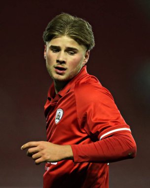 Barnsley FC U18 's takımından Max Woodcock 17 Kasım 2025' te Oakwell, Barnsley, İngiltere 'de oynanan Mansfield Town maçında U18 Gençler Kupası' nda 2. 