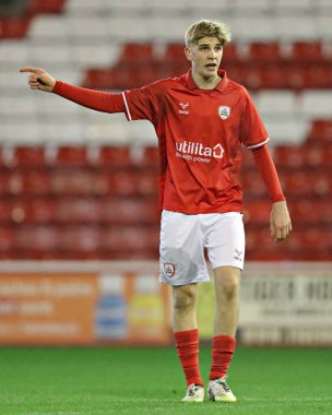 Barnsley FC U18 'den Noah Saunders U18 FA Gençler Kupası 2. tur maçında Oakwell, Barnsley, Birleşik Krallık' ta Barnsley-Mansfield Town maçında 17 Kasım 2025 