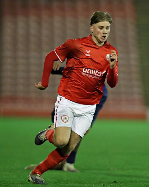 Barnsley FC U18 's takımından Max Woodcock 17 Kasım 2025' te Oakwell, Barnsley, İngiltere 'de oynanan Mansfield Town maçında U18 Gençler Kupası' nda 2. 