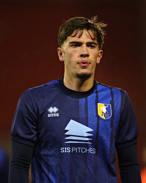 Mansfield Town U18 takımından Mace Oldershaw 17 Kasım 2025 'te Oakwell, Barnsley, İngiltere' de oynanan FA Gençlik Kupası U18 'ler 2. tur karşılaşmasında Barnsley ile Mansfield Town karşılaşacak. 