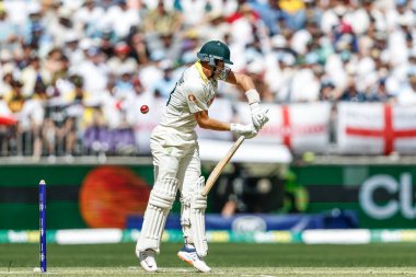 Avustralyalı Marnus Labuschagne, 20 Kasım 2025 'te Avustralya' nın Optus Stadyumu 'nda oynanan NRMA Sigorta Külleri Birinci Sınav Günü Serisi' nde topu kaçırdı. 