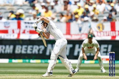 İngiltere 'den Jamie Smith, 20 Kasım 2025' te Avustralya 'nın Optus Stadyumu' nda oynanan birinci test günü serisi olan NRMA Sigorta Külleri 1. 