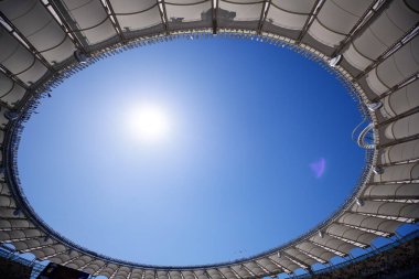 Güneş Optus Stadyumu 'nun tepesinde parlarken, NRMA Sigorta Külleri Birinci Sınav Günü 1 Serisi Avustralya' ya karşı Optus Stadyumu, Perth, Avustralya, 20 Kasım 2025 