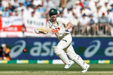 Avustralya 'dan Travis Head, 20 Kasım 2025' te Avustralya 'nın Optus Stadyumu' nda oynanan NRMA Sigorta Külleri 1. 