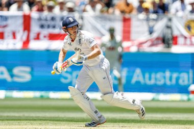 İngiltere 'den Harry Brook, 20 Kasım 2025' te Avustralya 'nın Optus Stadyumu' nda oynanan NRMA Sigorta Külleri 1. 