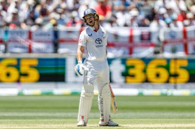 İngiltere 'nin Ollie Pope' u, 20 Kasım 2025 'te Avustralya' nın Optus Stadyumu 'nda oynanan NRMA Sigorta Külleri 1. 