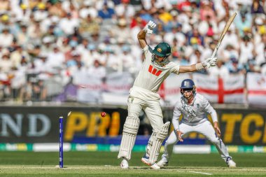 Avustralyalı Marnus Labuschagne, 20 Kasım 2025 'te Avustralya' nın Optus Stadyumu 'nda oynanan NRMA Sigorta Külleri Birinci Sınav Günü Serisi' nde İngiliz Jofra Archer tarafından şaşkına çevrildi. 