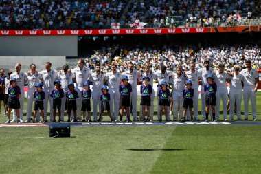 İngiltere takımı NRMA Sigorta Külleri Birinci Sınav Günü 1 Serisi sırasında 20 Kasım 2025 'te Perth, Avustralya' daki Optus Stadyumu 'nda İngiltere' ye karşı oynandı. 