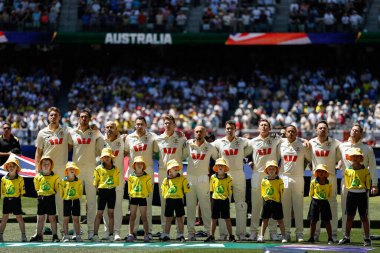 Avustralya takımı, 20 Kasım 2025 'te Avustralya' nın Optus Stadyumu 'nda oynanan NRMA Sigorta Külleri 1. Test Günü Serisi Avustralya' ya karşı İngiltere karşılaşmasında yer aldı. 
