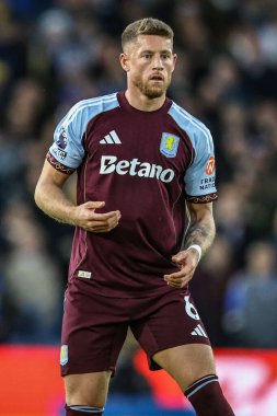Aston Villa takımından Ross Barkley Premier Lig maçında Leeds United ile Aston Villa arasında Elland Road, Leeds, Birleşik Krallık 'ta 23 Kasım 2025' de oynanan maçta