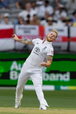 İngiltere 'den Ben Stokes (c), 22 Kasım 2025' te Avustralya 'nın Optus Stadyumu' nda 2.