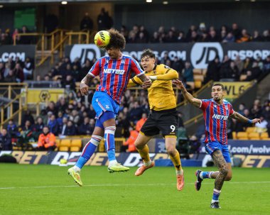 Kristal Saray 'dan Chris Richards, Wolverhampton Wanderers maçında Wolverhampton Wanderers' ın Molineux, Wolverhampton 'daki Crystal Palace' a karşı oynadığı maçta Wolverhampton Wanderers 'dan Jorgen Strand Larsen' ın baskısıyla defans alanından çıkıyor.