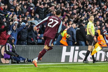 Aston Villa 'dan Morgan Rogers, 23 Kasım 2025' te İngiltere 'nin Leeds şehrinde oynanan Premier League maçı Leeds United - Aston Villa maçında 1-1' lik galibiyetini kutluyor.