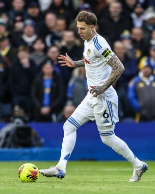 Leeds United takımından Joe Rodon, Leeds United ile Aston Villa maçında Elland Road, Leeds, İngiltere 'de 23 Kasım 2025' te karşılaştı.