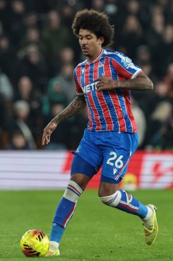 Kristal Saray 'dan Chris Richards Premier Lig maçında topla Wolverhampton Wanderers, Molineux, Wolverhampton' daki Crystal Palace 'a karşı 22 Kasım 2025