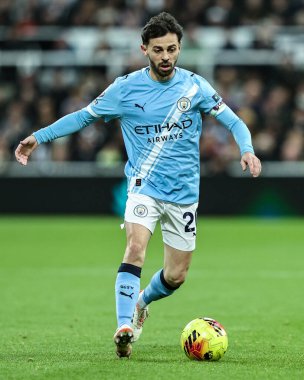 Manchester City 'den Bernardo Silva Premier Lig maçı sırasında Newcastle United, Manchester City' ye karşı St. James 's Park, Newcastle, 21 Kasım 2025