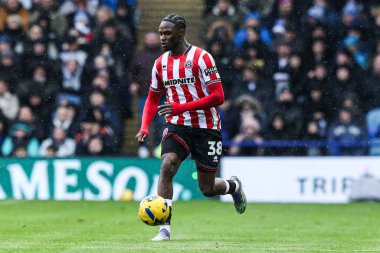 Sheffield United takımından Femi Seriki, 23 Kasım 2025 'te Sheffield United' a karşı oynanan Çarşamba günü Sheffield United maçında topu ayaklarının dibine aldı.