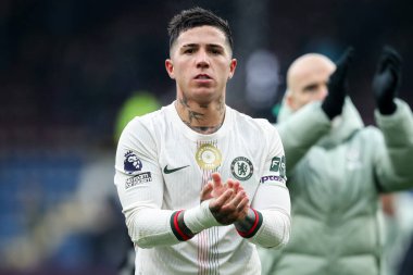 Chelsea 'den Enzo Fernandez, 22 Kasım 2025' te İngiltere 'nin Burnley kentinin Turf Moor kentinde oynanan Premier Lig karşılaşmasında kazandığı 0-2' lik galibiyeti kutladı.