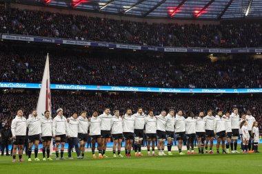 İngiltere takımı, 23 Kasım 2025 'te Twickenham, İngiltere' deki Allianz Stadyumu 'nda oynanan 2025 Quilter Nations Serisi maçında milli marşı söylüyor.