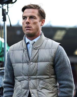 Burnley 'nin Scott Parker teknik direktörü, 22 Kasım 2025' te Burnley 'nin Chelsea' ye karşı oynadığı Premier Lig maçı öncesinde stadyuma geldi.