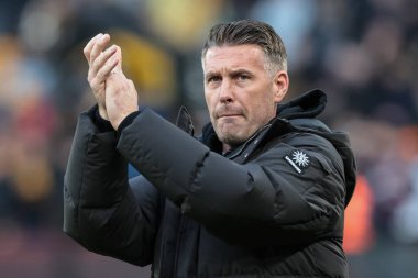 Wolverhampton Wanderers 'ın Rob Edwards teknik direktörü 22 Kasım 2025' te İngiltere 'nin Wolverhampton kentinde oynanan Premier League maçında Wolverhampton Wanderers - Crystal Palace maçında taraftarlarla tanıştı.