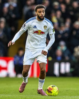 Leeds United takımının Jayden Bogle 'ı Premier Lig maçında Leeds United, Aston Villa' ya karşı Elland Road, Leeds, İngiltere, 23 Kasım 2025