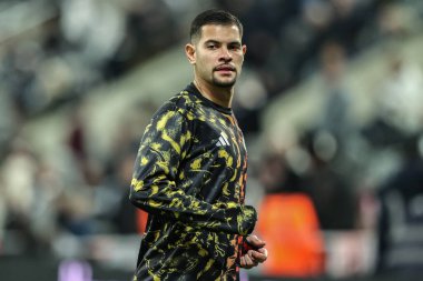 Newcastle 'dan Bruno Guimaraes Premier Lig maçı Newcastle United ile Manchester City maçında maç öncesi ısınma turunda St.James' s Park, Newcastle, İngiltere, 21 Kasım 2025