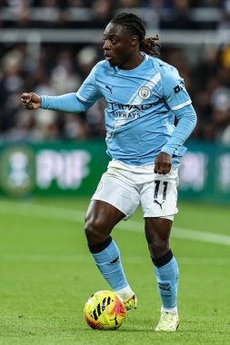 Manchester City 'den Jeremy Doku Premier League maçı sırasında Newcastle United, Manchester City' ye karşı St. James 's Park, Newcastle, İngiltere, 21 Kasım 2025