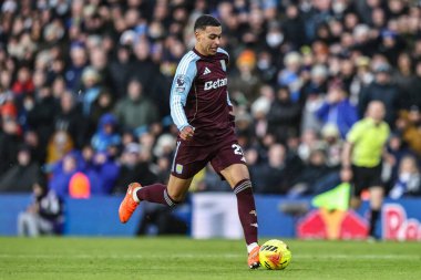 Aston Villa 'dan Morgan Rogers Premier Lig maçı sırasında Leeds United ile Aston Villa arasındaki Elland Road, Leeds, İngiltere, 23 Kasım 2025