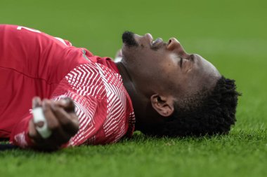Maç öncesi ısınmada İngiltere 'den Mario Itoje Quilter Nations Serisi 2025 karşılaşmasında Arjantin' e karşı Allianz Stadyumu, Twickenham, İngiltere, 23 Kasım 2025