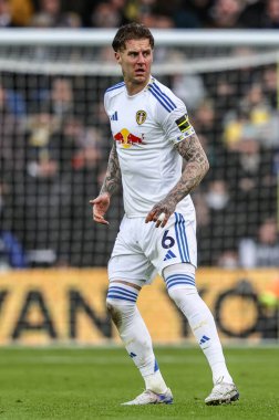 Leeds United takımından Joe Rodon, Leeds United ile Aston Villa maçında Elland Road, Leeds, İngiltere 'de 23 Kasım 2025' te karşılaştı.
