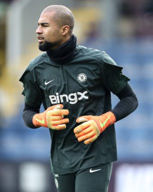 Chelsea 'den Robert Sanchez Premier Lig karşılaşması öncesinde ısınıyor Burnley Chelsea' ye karşı Turf Moor, Burnley, İngiltere, 22 Kasım 2025