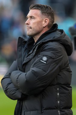 Wolverhampton Wanderers 'ın 22 Kasım 2025' te Molineux, Wolverhampton 'daki Wolverhampton Wanderers' a karşı oynadığı Premier League maçındaki menajeri Rob Edwards.