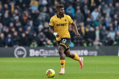 Wolverhampton Wanderers takımından Emmanuel Agbadou, 22 Kasım 2025 tarihinde Wolverhampton, Wolverhampton 'da oynanan Premier League maçında topu aldı.