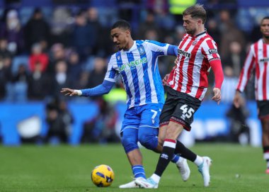 Sheffield Wednesday 'den Yan Valery ve Sheffield United takımından Patrick Bamford 23 Kasım 2025' te Sheffield United 'ın Hillsborough, Sheffield United' a karşı oynadığı maçta top için mücadele ettiler.