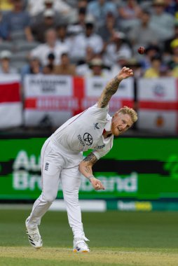İngiltere 'den Ben Stokes (c), 22 Kasım 2025' te Avustralya 'nın Optus Stadyumu' nda 2.