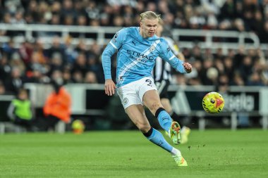 Manchester City 'den Erling Haaland, Premier League maçı Newcastle United' ın Manchester City 'ye karşı oynadığı 21 Kasım 2025' te St.James 's Park, Newcastle' da gol attı.