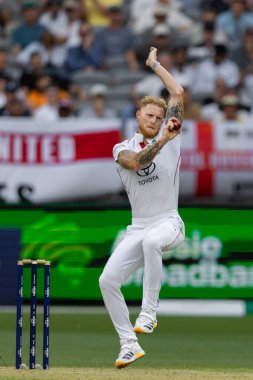 İngiltere 'den Ben Stokes (c), 22 Kasım 2025' te Avustralya 'nın Optus Stadyumu' nda 2.