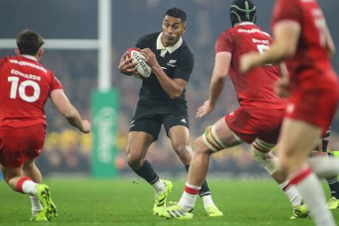 Yeni Zelandalı Rieko Ioane Quilter Nations Serisi 2025 'te Principality Stadyumu' nda Galler - Yeni Zelanda maçı sırasında, 22 Kasım 2025