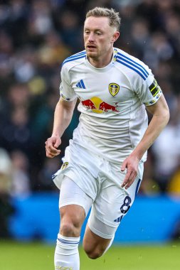 Leeds United takımının Sean Longstaff 'ı Premier League maçında Leeds United ile Aston Villa maçı sırasında Elland Road, Leeds, İngiltere' de, 23 Kasım 2025