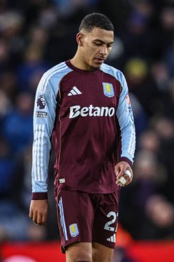 Aston Villa 'dan Morgan Rogers Premier Lig maçı sırasında Leeds United ile Aston Villa arasındaki Elland Road, Leeds, İngiltere, 23 Kasım 2025